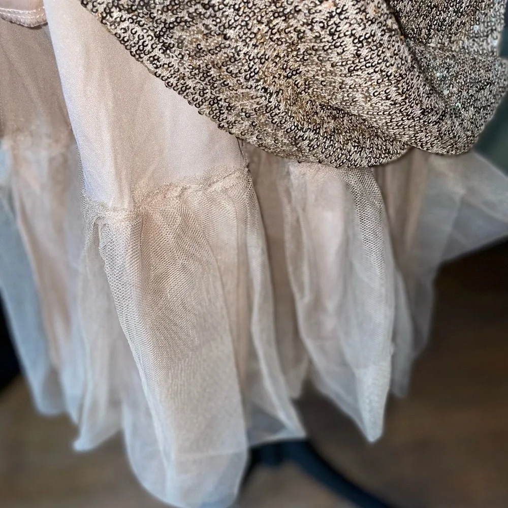 Gold Sequin Dress Formal Sleeveless V-Neck Party Dress with Ruffle Balloon Hem - Picture 5 of 9